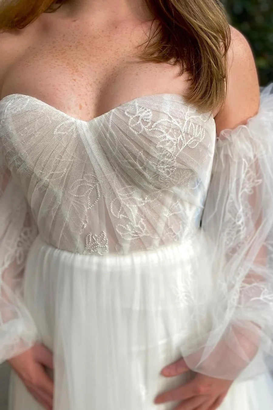 Vestido de novia largo sin tirantes y con cola